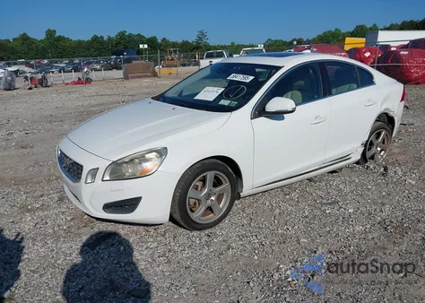 2013 Volvo S60 T5 z USA, uszkodzony, nr VIN YV1612FS1D2202815